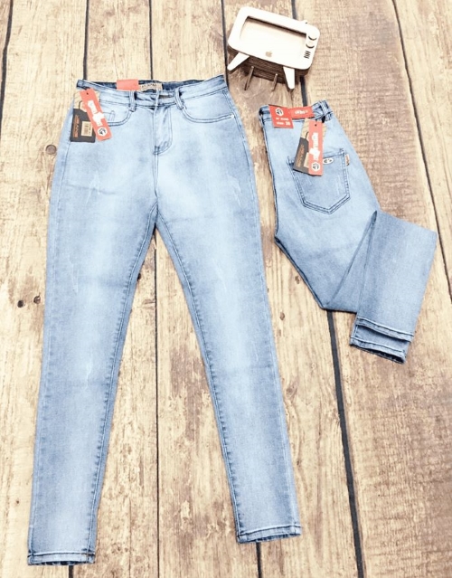 Quần jean nữ xanh nhạt